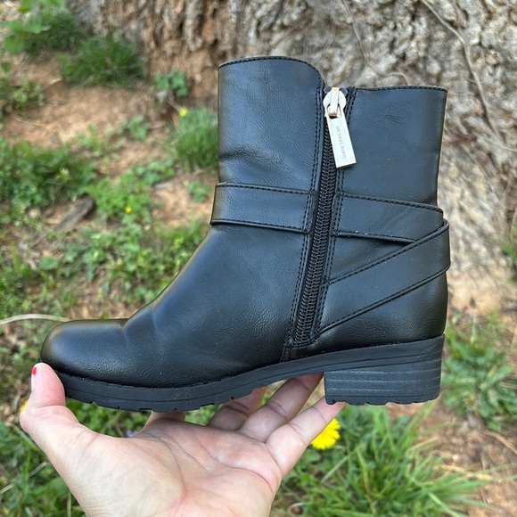 MICHAEL KORS  Black Ankle Boots with Gold Buckle and Side Zipper Girls Size 13 - Picture 7 of 15